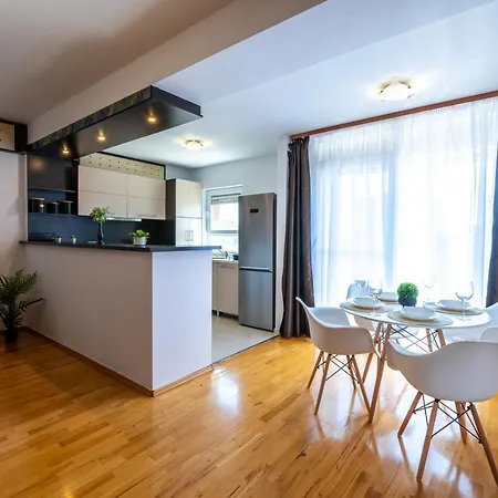 Appartement Business And Travel Lounge With Private Parking