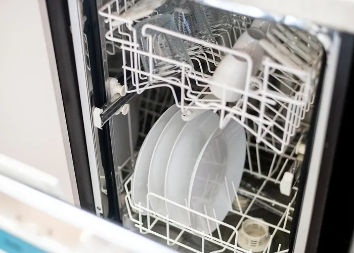 Business And Travel Lounge With Private Parking