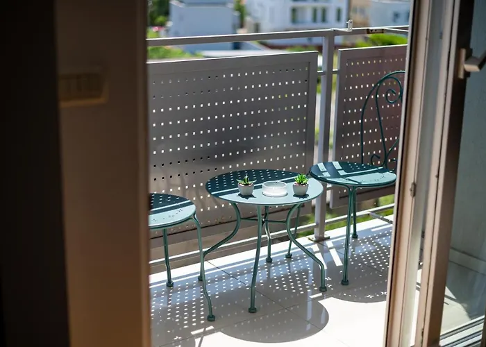 Business And Travel Lounge With Private Parking Apartmán *